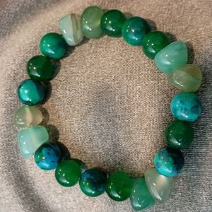 Unisex 7.5 inch Green and Turquoise beads and Agates stretch bracelet